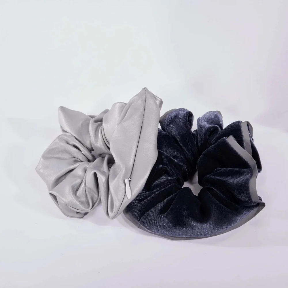 REFLECTIVE SCRUNCHIES WITH POCKETS - Picture 1 of 4
